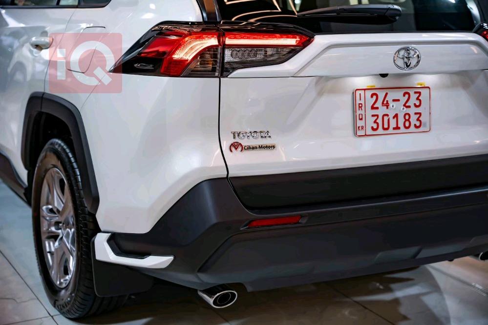 تۆیۆتا ڕاڤ 4